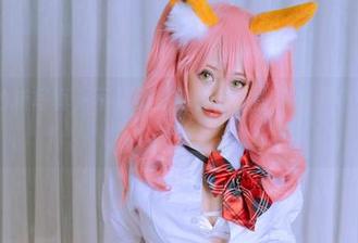 Byoru的新写真，不知道红裙子和这些姿势哪个更让人想多了。