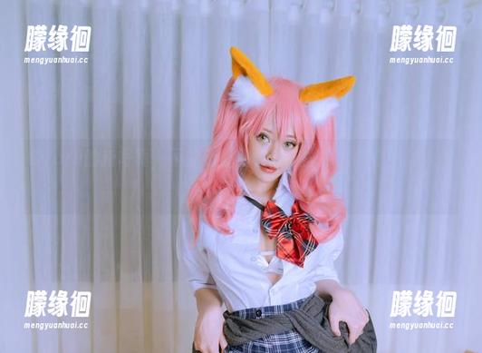 Byoru Byoru的新写真,不知道红裙子和这些姿势哪个更让人想多了。