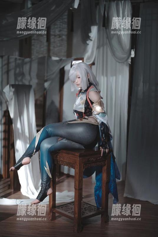 又是Cien恩恩的写真，美图中的申鹤勾起了多少想象呀～
