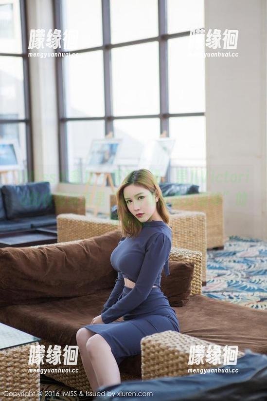 IMiss爱蜜社 - 原图速递，果儿Victoria的校服简直是“我好像也能打篮球”的节奏啊！