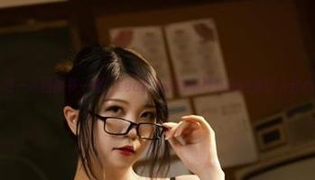 像一本图画书一样，Leah梓未的婚纱私拍内容让人分心