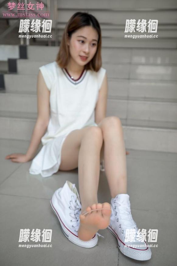MSLASS梦丝女神-小允儿 MSLASS梦丝女神 - 小允儿的牛仔连衣裙图包:我甚至开始怀疑自己要不要也搞一条!