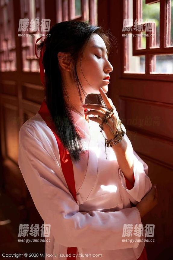 MiiTao蜜桃社-梦乃Mandy MiiTao蜜桃社 - 看!梦乃Mandy的高清图片,内衣和魔法的结合?