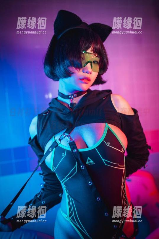 白衬衫只是一层，Mimmi(밈미)在高清中化身万花筒的cos魔法师！
