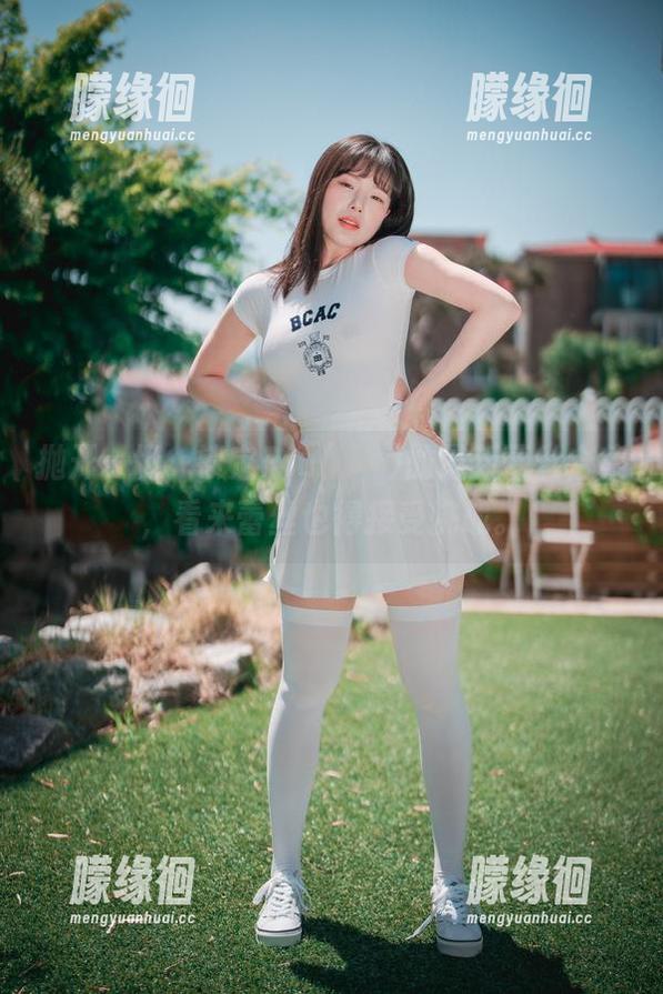 抛开一切，锁定Pia(피아)的最新蕾丝合集，看来蕾丝也得接受挑战。