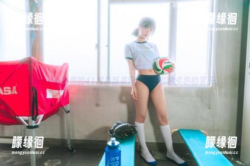 Shika小鹿鹿的41度最新美图，件件都像炙热的夏天。
