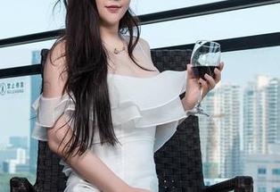 TGOD推女神 - 泡澡or拍照？赵馨玥的浴室写真集，资源让人欲罢不能！