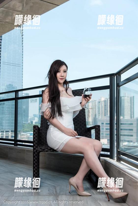 TGOD推女神 - 泡澡or拍照？赵馨玥的浴室写真集，资源让人欲罢不能！