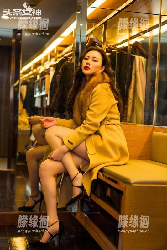 TouTiao头条女神-李思彤 TouTiao头条女神 - 李思彤最新清纯学妹的图片,绝对是校园里最甜的那个她!