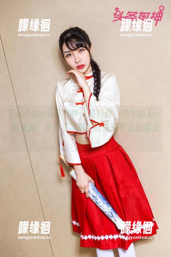 TouTiao头条女神-高韩菲 TouTiao头条女神 - 高韩菲,奶牛的另一种优雅:不只是美图,还是图包里的精致体验