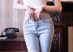 Xiuren秀人网 - 从未见过的图包！大白兔吖带着女友来的，不当家长不做表情包！