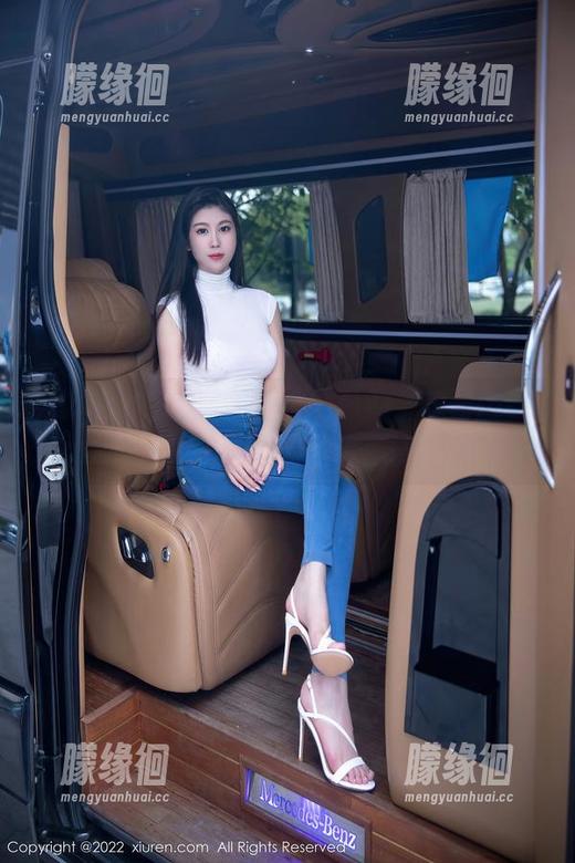 Xiuren秀人网-奈汐酱nice Xiuren秀人网 - 办公桌前的奈汐酱nice:一场关于忙碌和清闲的高清写真集
