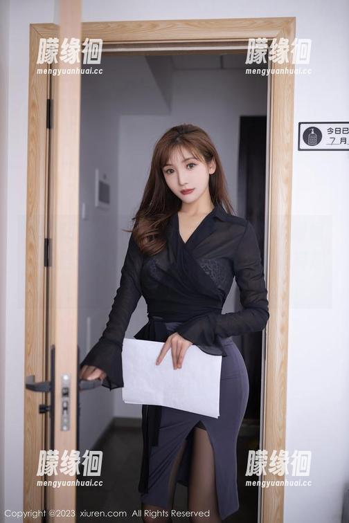 Xiuren秀人网-小夕Kitty Xiuren秀人网 - 小夕Kitty与她的眼镜,无圣光秀出真实姿态,搭配套图超有趣!