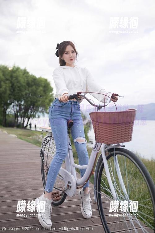 Xiuren秀人网-陈念灵Vickyao Xiuren秀人网 - 在图库精选里游荡,陈念灵Vickyao的裤里丝似乎藏着点小心思