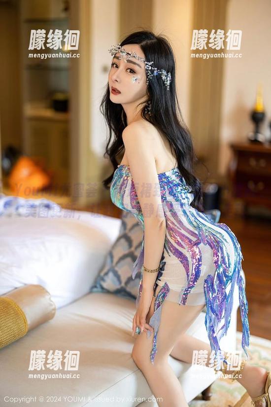 YouMi尤蜜荟-白露小猪 YouMi尤蜜荟 - 向短裙致敬!白露小猪的美图更新,让我们静静感受轻盈的走动