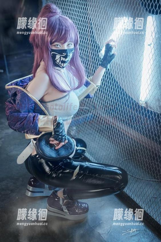 SAINTPhotolife里，Yuna(윤아)的写真像极了黄金，仿佛可以随时套一天身上！