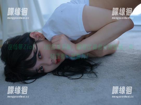 在线等Zia(지아)的图集更新，微型比基尼女孩登场，幸好我有一箱薯片！