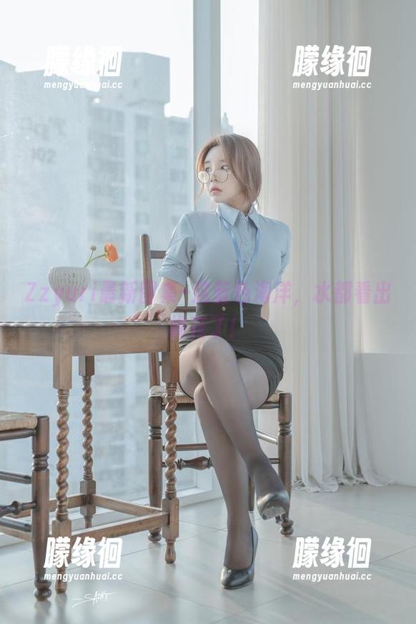 Zzyuri最新图集–这蓝色海洋，水都看出桃花了！