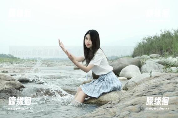 eloise软软 eloise软软限量版合集:小粉盒黑兔子壁纸催人欲见,感觉它在召唤我