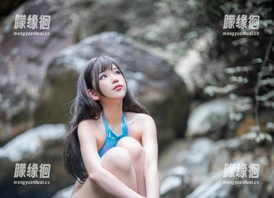 七七娜娜子的圣诞写真集，让你输在冬天的第一张照片上！