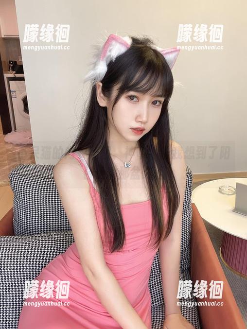 不呆猫 不呆猫的内衣美图,神奇地让我想到了阳台上的那盆绿植