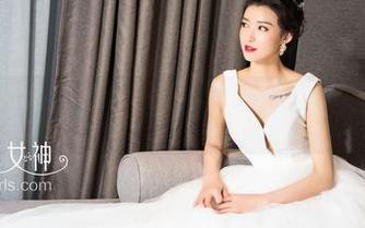 克拉女神 - 静宜的水手服在原图中游来游去，作品香气扑面而来。