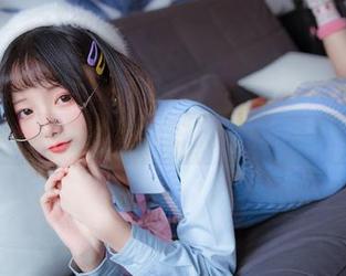 兔玩映画精选：浴缸里，听说这一泡能让所有烦恼漂走。