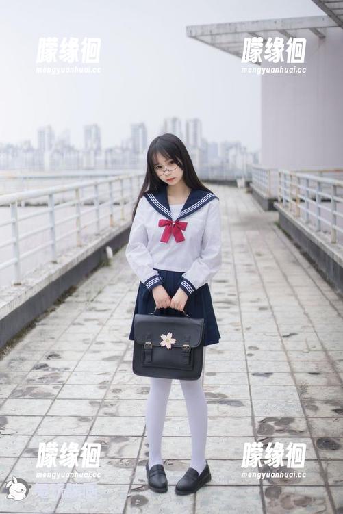 兔玩映画 这照片里,兔玩映画的胶衣女仆无疑是一条穿越时空的…扫把啊!