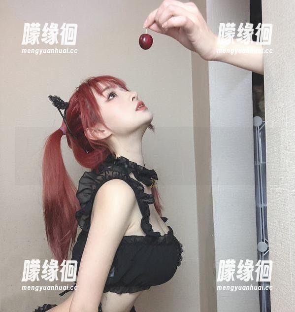 叉子宝宝 看!叉子宝宝的白裙像一缕烟,混乱却又清晰,原图和壁纸都来史诗化了!