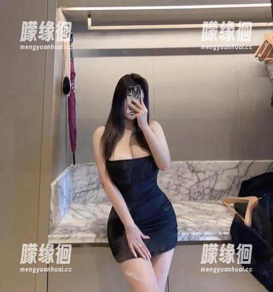 可馨juicy 微密圈 - 看可馨juicy,自拍意外地变成了一种自我重塑的仪式,好酷哦。
