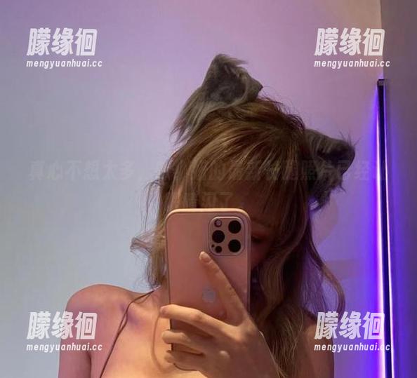啾小妍 真心不想太多,啾小妍的最新长腿照片已经让眼睛闪了。