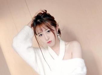 嗲囡囡 - 娜依灵儿的居家大冒险：图包里的日常乱象资源大公开！