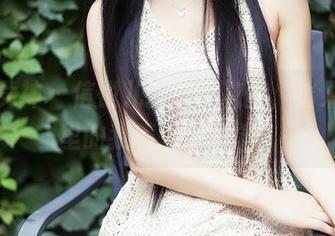 头条女神 - 信悦儿教你穿灰丝，结果照片里的我差点撞到壁！