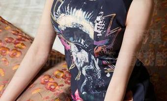 头条女神 - 最新毛衣图集：梁芮溪，这种既温暖又心动的搭配，不高能我能忍。