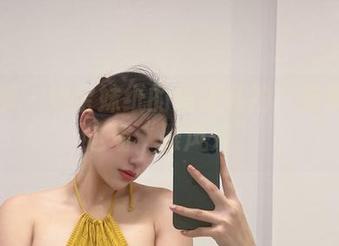 微密圈 - 奶宝妹纸的短裙私拍：有幸目睹这场“跟风秀”