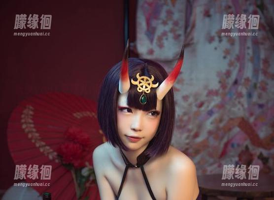 妖少you1 妖少you1娶瓶儿吗?何必狂撒cos,这图让人所有情绪涌上心头。