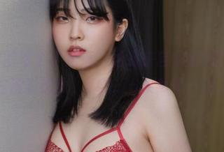 作品中的每个小角落，通通来自宋哈娜(송하나)的精彩想象，VOL.76果然不一般。