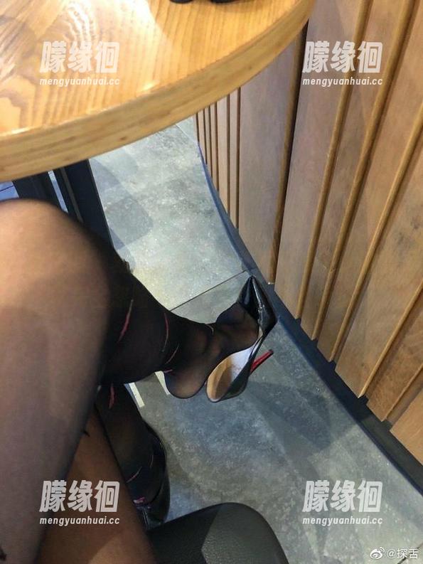 宸大小姐 微密圈 - 就我来说,比基尼和宸大小姐可以完全忽略…但是免费图不容错过!