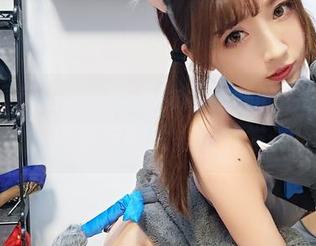仔细看这张美图，小女巫露娜的毛衣很低调，但却在照片里悄悄发光！