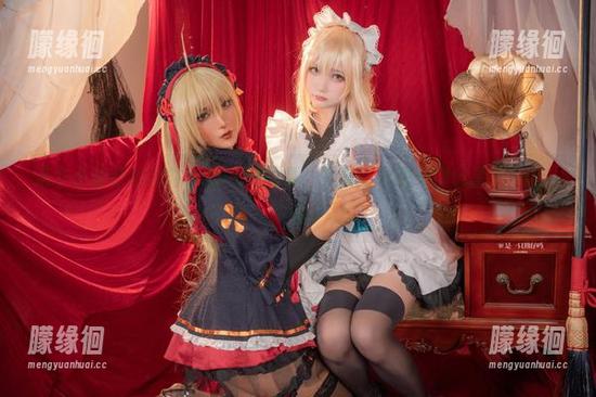 这个小容仔咕咕咕w的FGO写真，下载后只想一键分享给好友，哈哈。