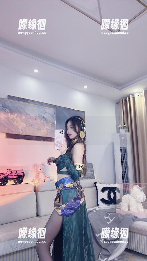 小小奶瓶儿 小小奶瓶儿高清图集里,御姐的每个角度都很有趣