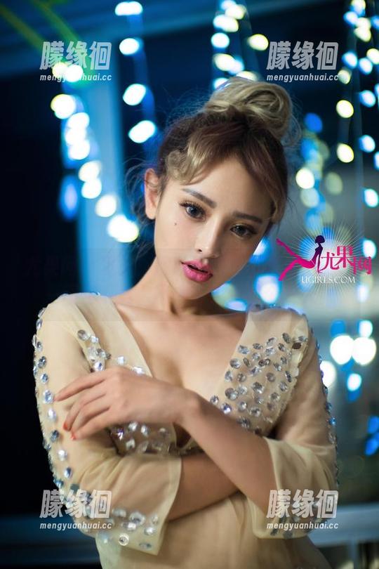 尤果网 - 夏天：谭晓彤的时尚抗疫口罩——图包下载，不来丢了你整个夏天！