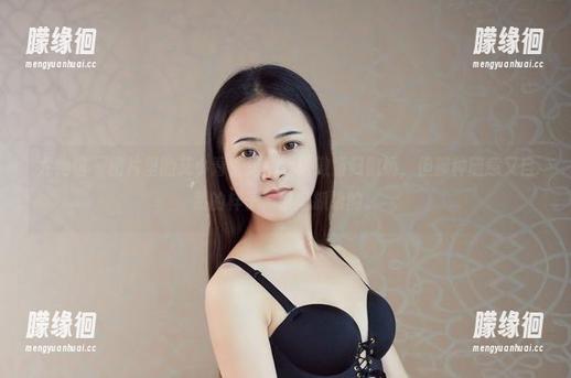 尤物馆-艾小青 尤物馆 - 图片里的艾小青,运动姿势傲娇归傲娇,但那种随意又自然的样子,也挺抓眼的。