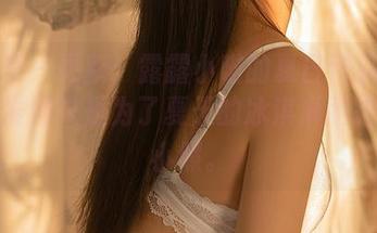 尤蜜荟 - 更新：露露小喵的夏日作品上线，没准她只是为了夏天的冰淇淋而拍那个小照。