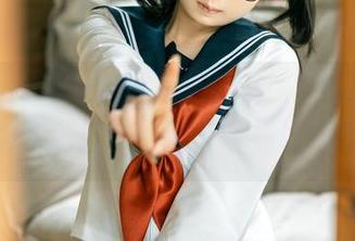 幼水铃衣连衣裙曝光，最新原图中那丝毫不刻意的轻松，是种无意识的帅。