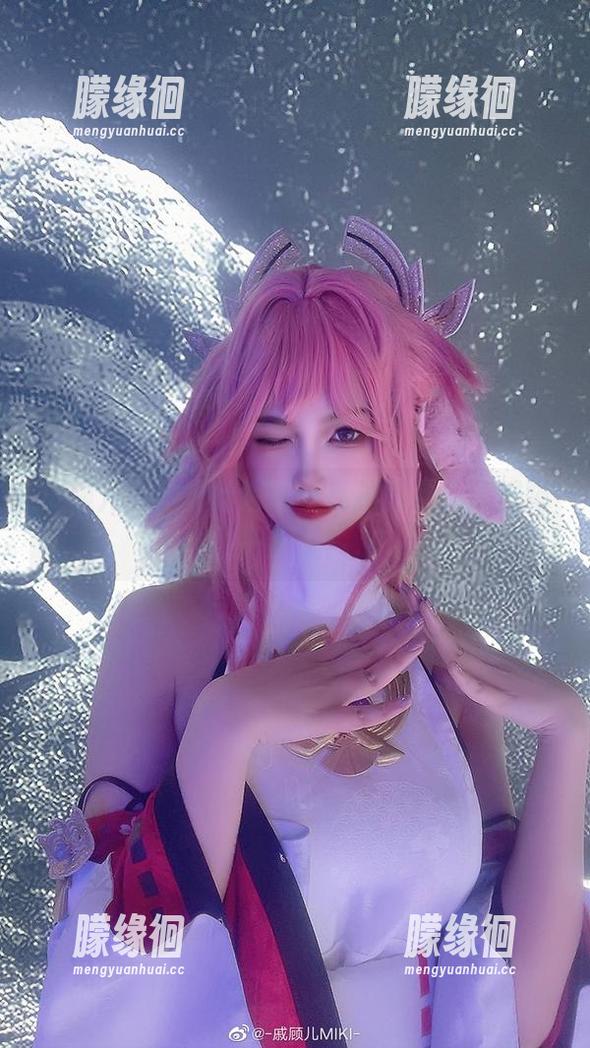 戚顾儿 戚顾儿和她的丝滑情缘私拍图包,值得瞄一眼哦!