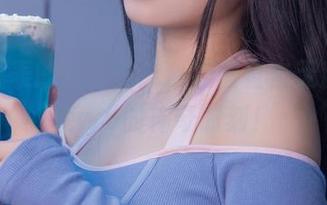 性能爆表的戏水竞泳，原图直击无颜小天使wy的神奇时刻！