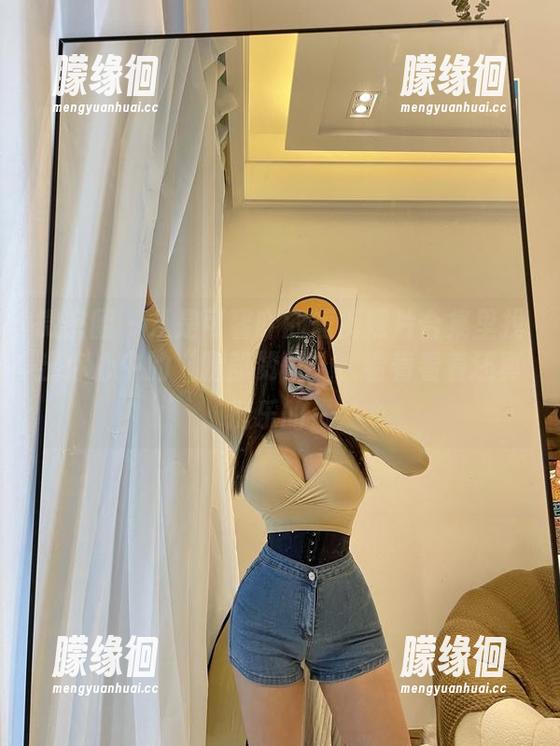 是可馨吖 微密圈 - 从是可馨吖的短裤照片合集里找出你心中的“腿部赞歌”,看着看着还真挺乐的~