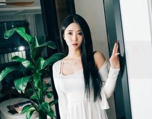 全套图集：当普美Bomi(보미)遇上[Loozy]，薄片之间其实是个大型户外沙发！