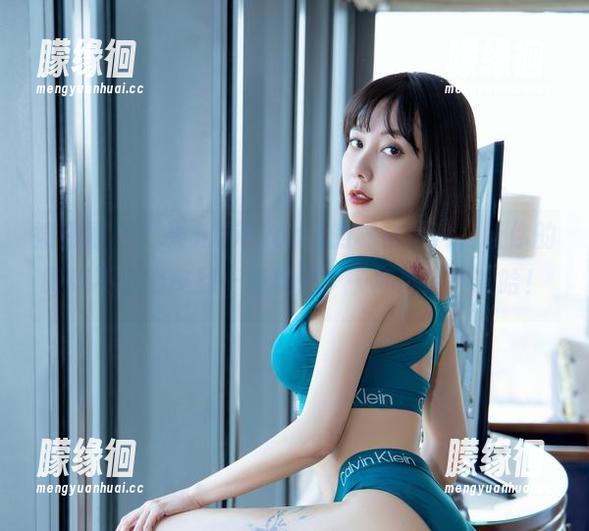 微密圈 - “果儿Victoria的棉袜图片，让你的眼球不小心夹到一枚桃子”…精选哦，哈哈！